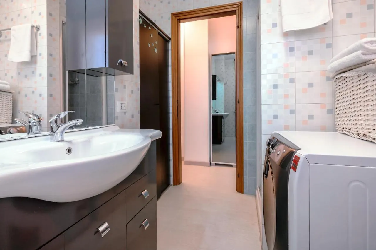 Design House 15Min To City - Wifi & Free Parking Apartment Verona 0*,  Italy